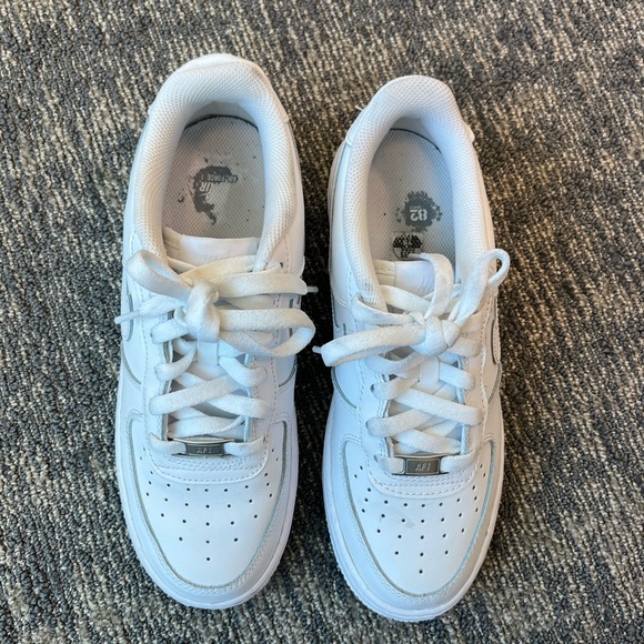 Nike AF1 (Air Force one) size 7y/8.5W - Picture 3 of 3